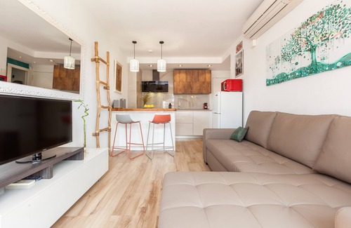Lloret de Mar Apartment | Guest Rated 10/10: Fada Lloret with Pool & Ocean View