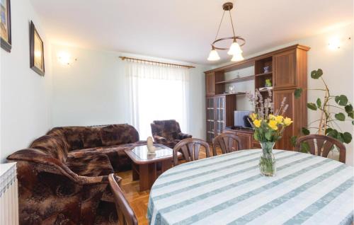 Fazana Apartment | Cozy Apartment in Fazana with Kitchen and Family-Friendly Amenities