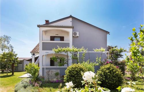Fazana Apartment | Cozy Apartment in Fazana with Kitchen and Family-Friendly Amenities
