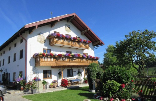 Taching a.See Apartment | Spacious Apartment "Feichtlhof" with Balcony & Family Amenities