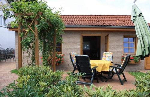 Bad Fallingbostel Apartment | Stylish Apartment 'Ferienhaus Weingarten' with Private Garden