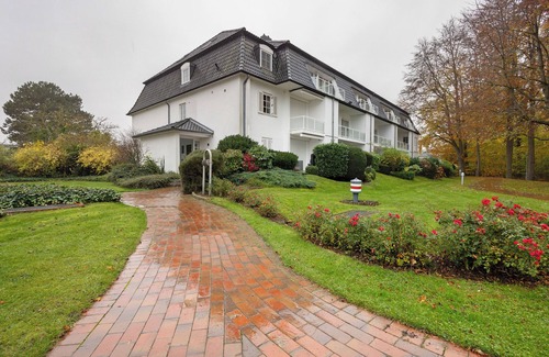 Alt-Travemunde/Ronnau Apartment | Apartment 'Ferienwohnung Leuchtfeuer' with Sea View, Balcony and Wi-Fi