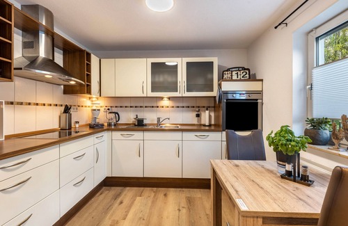 Eslohe Apartment | Apartment 'Ferienwohnung Bachlauf Eslohe' with Mountain View, Private Terrace and Wi-Fi
