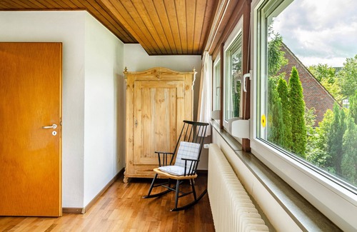 Jever Apartment | Ideal Apartment 'Ferienhaus Hannelore' with Ocean View & Garden