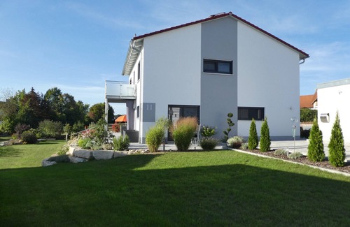 Gunzenhausen Apartment | Apartment 'Ferienwohnung Birnbaum' with Private Terrace, Shared Garden and Wi-Fi
