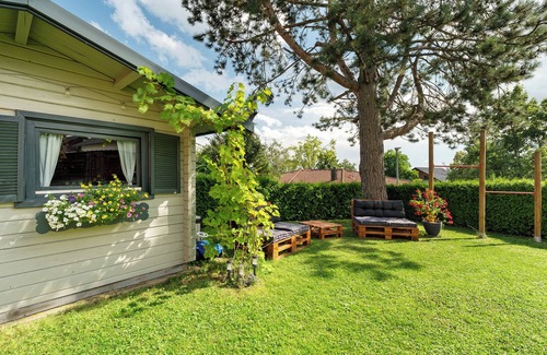 Dornstetten Apartment | Apartment 'Ferienwohnung Carolin' with Private Terrace, Shared Garden and Wi-Fi