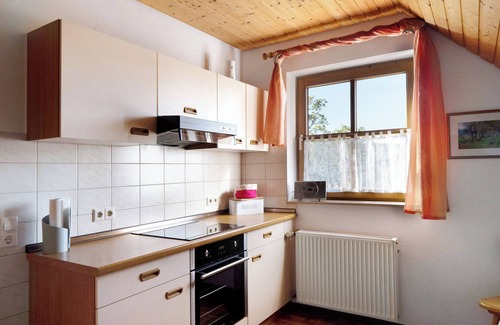 Ebenweiler Apartment | Cozy Apartment 'Ferienwohnung Im Rosengarten' with Wi-Fi