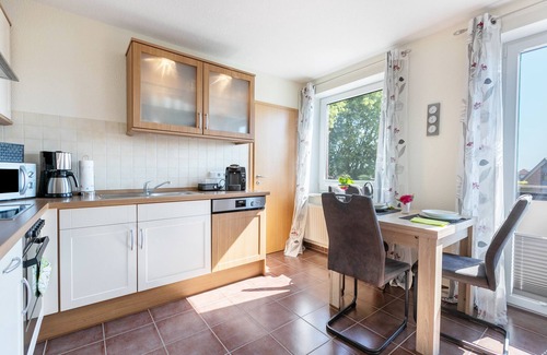 Suderdeich Apartment | Apartment 'Ferienwohnung Mühlenweide' with Shared Terrace, Wi-Fi and Air Conditioning