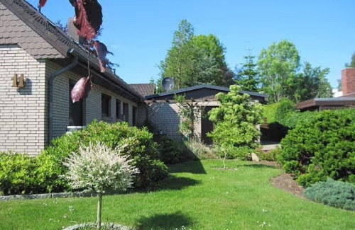 Drelsdorf Apartment | Top-Rated Ferienwohnung Hennig with Private Garden & Wi-Fi