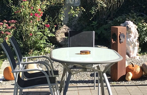Meersburg Apartment | Apartment Ferienwohnung 2 with Private Garden and Wi-Fi