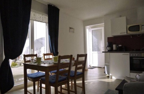 Borkum Apartment | Apartment 'Ferienwohnug Strandflieder' with Private Terrace
