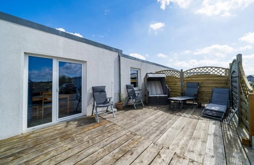 Borkum Apartment | Apartment 'Ferienwohnug Strandflieder' with Private Terrace