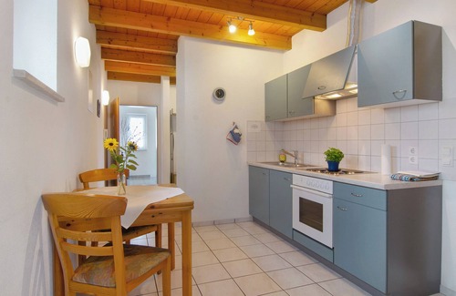 Petershausen-Ost Apartment | Cozy Apartment 'Ferienwohnung Links' with Ocean View & Wi-Fi