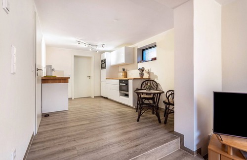 Warstein Apartment | Cozy Apartment 'Ferienwohnung Am Mozarthügel' with Wi-Fi