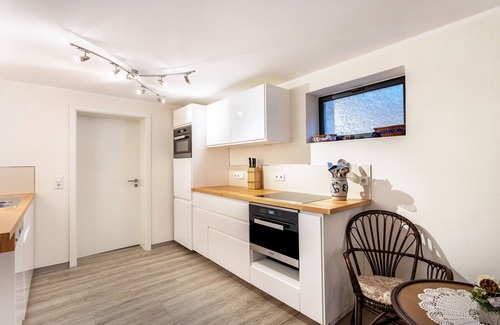 Warstein Apartment | Cozy Apartment 'Ferienwohnung Am Mozarthügel' with Wi-Fi