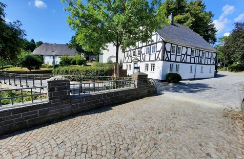 Eslohe Apartment | Apartment 'Ferienwohnung' with Private Terrace, Private Garden and Wi-Fi