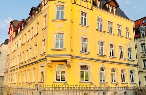 Zwickau Apartment | Modern Apartment 'Ferienwohnung Glück Auf' with Balcony & Wi-Fi