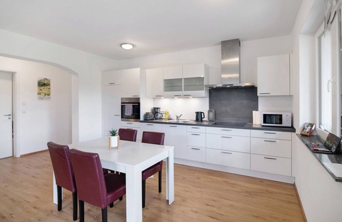 Goppertsweiler Apartment | Apartment 'Fewo Bergblickle' with Mountain View, Shared Pool and Wi-Fi