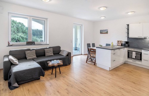 Goppertsweiler Apartment | Apartment 'Fewo Obstbäumle' with Mountain View, Shared Pool and Wi-Fi