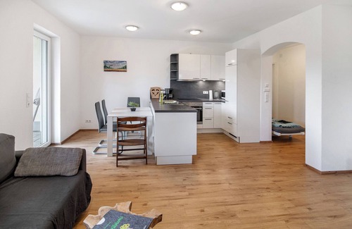 Goppertsweiler Apartment | Apartment 'Fewo Obstbäumle' with Mountain View, Shared Pool and Wi-Fi