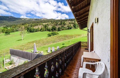 Laudes Apartment | Cozy Fichtenhof Enzian: Mountain Views & Shared Garden