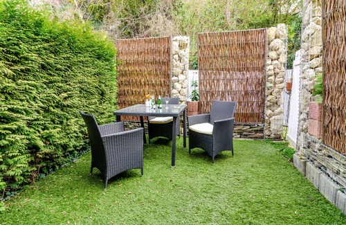 Sipplingen Apartment | Relaxing Fischerstube Apartment with Garden & Ocean Views