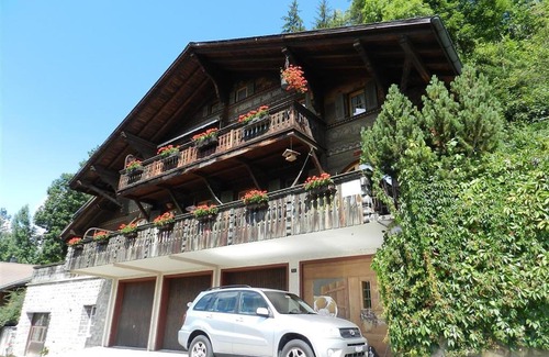 Zweisimmen Nr Gstaad Apartment | Cozy Apartment Flüehli with Kitchen and Inviting Atmosphere