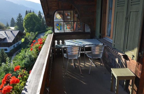 Zweisimmen Nr Gstaad Apartment | Cozy Apartment Flüehli with Kitchen and Inviting Atmosphere
