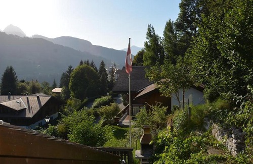 Zweisimmen Nr Gstaad Apartment | Cozy Apartment Flüehli with Kitchen and Inviting Atmosphere
