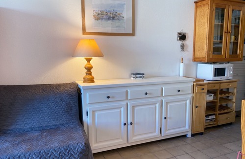 Saint-Martin-de-Re Apartment | Cozy Apartment in Saint-Martin-de-Ré with Ocean View