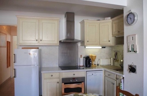 Saint-Martin-de-Re Apartment | Cozy Apartment in Saint-Martin-de-Ré with Ocean View