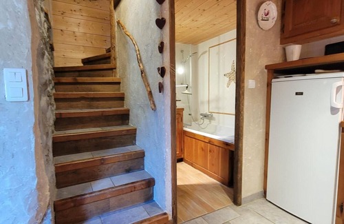 Vallorcine Ski Chalet | Characterful 2-Room Apartment - Ideal for Families & Pets