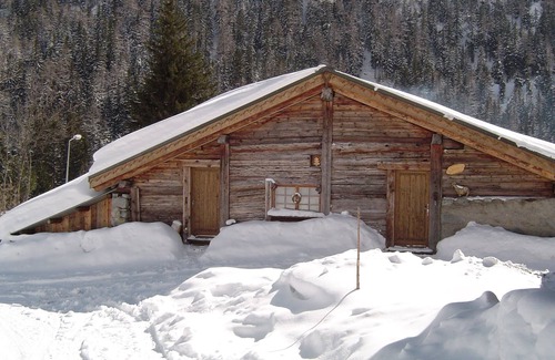Vallorcine Ski Chalet | Characterful 2-Room Apartment - Ideal for Families & Pets