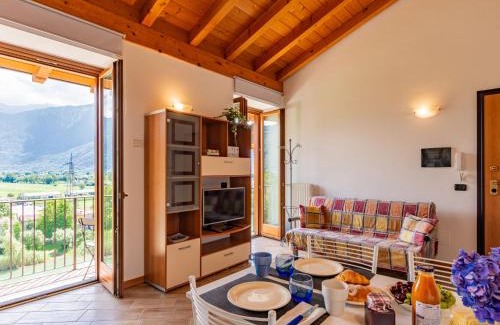 Sorico Apartment | Cozy Apartment Leonardo da Vinci: Pet & Child Friendly Stay