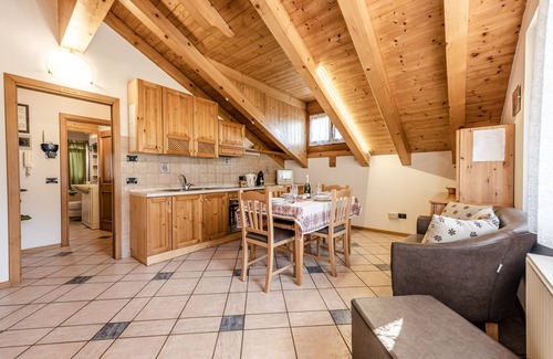 Commezzadura Apartment | Family-Friendly Apartment in Almazzago di Commezzadura