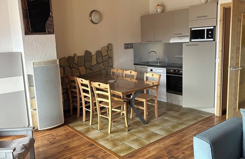 Viel-Alpe Apartment | Pet-Friendly Apartment in Alpe d'Huez with Spa & Lake View