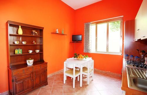 Avola Villa | Oceanfront Apartment in Avola with Pool and Spa Amenities