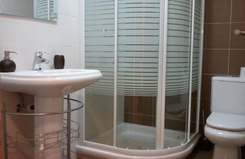 Cangas de Onis Apartment | Pet-Friendly Apartment with Spa & Ocean Views in Cangas de Onís