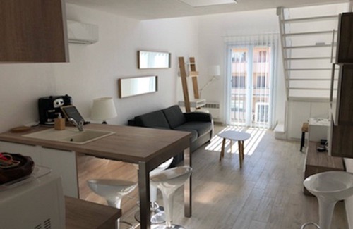 Le Suquet Apartment | Oceanfront Apartment in Cannes - Guest Rated 9.8/10