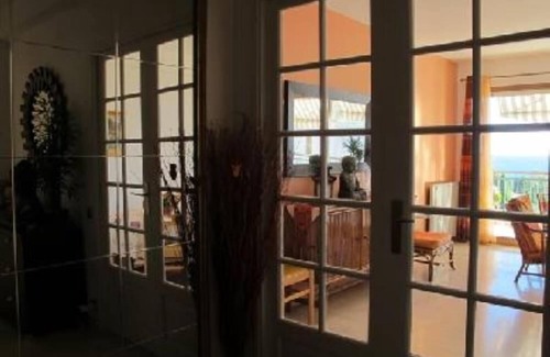 Cannes Apartment | Oceanfront Apartment in Cannes with Pool & Guest Rated 9.8