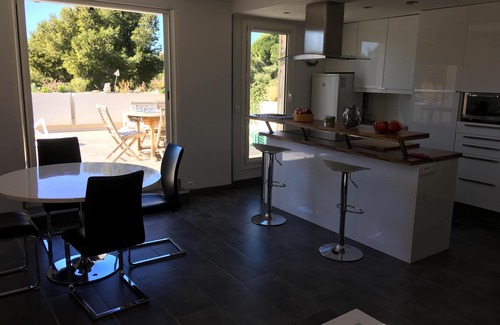 Cassis Apartment | Oceanfront Apartment in Cassis with Spa & Pool Access