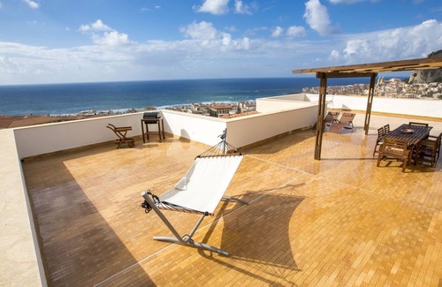 Cefalu Apartment | Oceanfront Apartment in Cefalù: Guest Rated 10/10