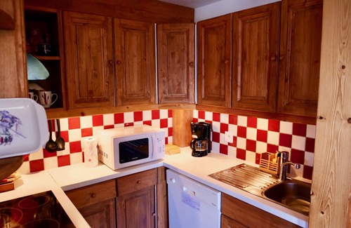 Courchevel Apartment | Inviting Apartment in Courchevel 1850 with Pool & Spa