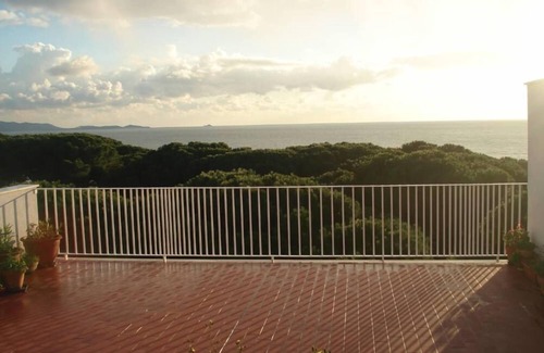 Follonica Apartment | Cozy Oceanfront Apartment in Follonica with Pool Access