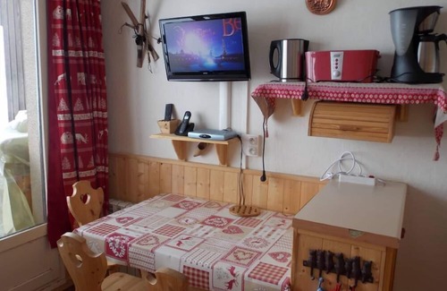 Reberty Apartment | Cozy Apartment in Les Menuires with Pool & Pet-Friendly