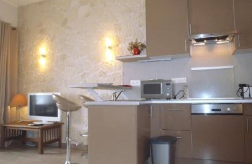 Cavaliere Beach Apartment | Oceanfront Apartment - Le Lavandou with Pet-Friendly Amenities