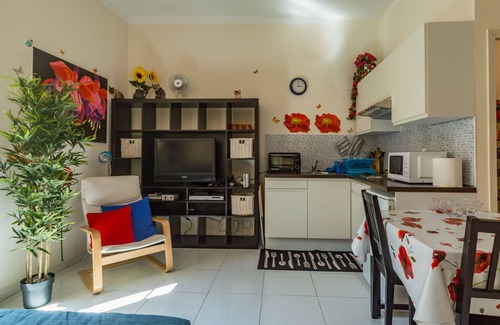 Old Town Apartment | Pet-Friendly Oceanfront Apartment in Mentone - Guest Rated 10/10