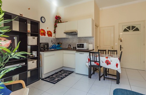 Old Town Apartment | Pet-Friendly Oceanfront Apartment in Mentone - Guest Rated 10/10
