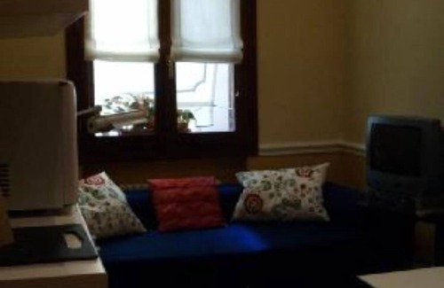 Historic Centre Apartment | Comfortable Apartment in Padova with Breakfast & Kitchen