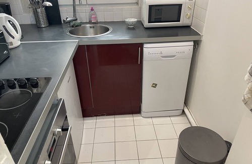 Quartier de la Folie-Mericourt Apartment | Elegant Paris Flat with Breakfast & Family-Friendly Amenities